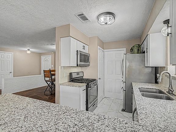 5th image of 2901 Castle Ct