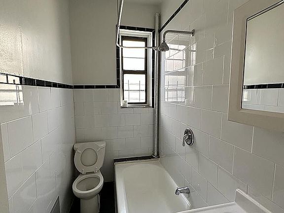 4th image of 1649 Bedford Ave #2