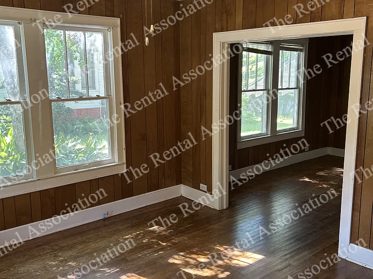 309 E Texas Ave — Photo 20