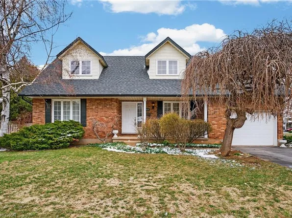 133 Central Ave, Grimsby, ON L3M 4Z3