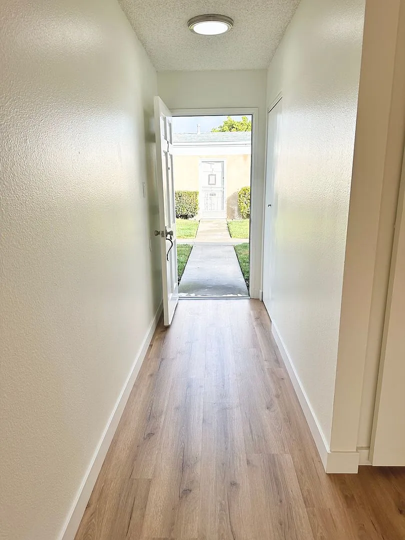 Lynrose Manor Apartments — Photo 4