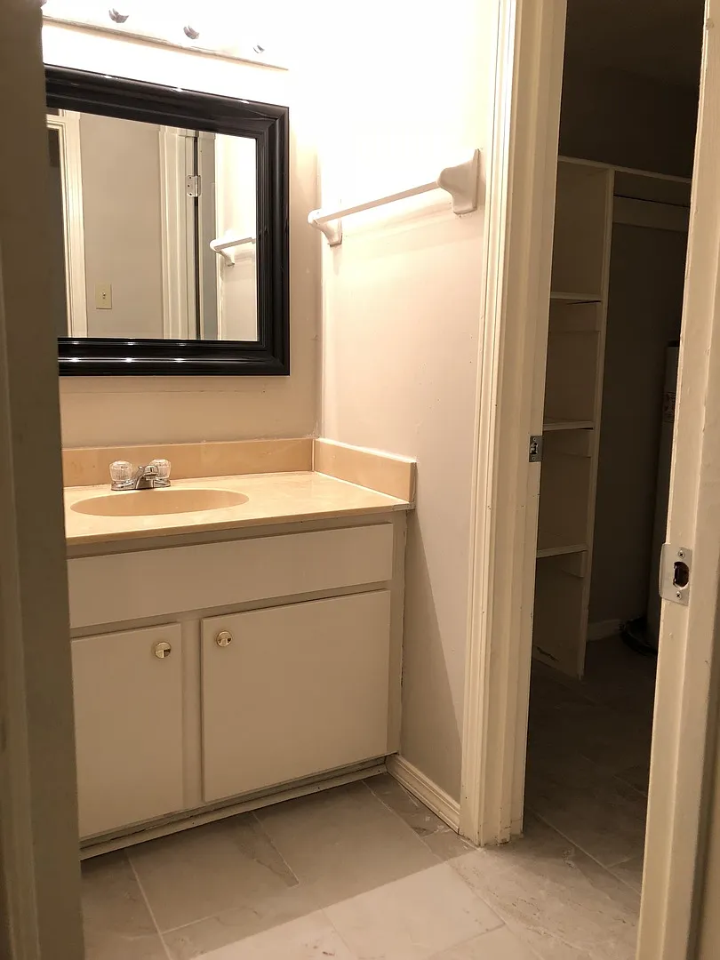 3823 Ridgelake Dr. — Photo 4