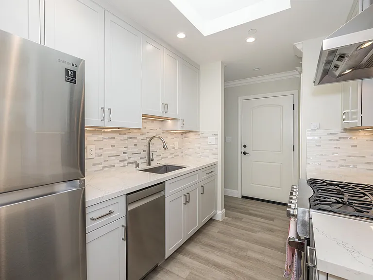 1009 S Norfolk St — Photo 3