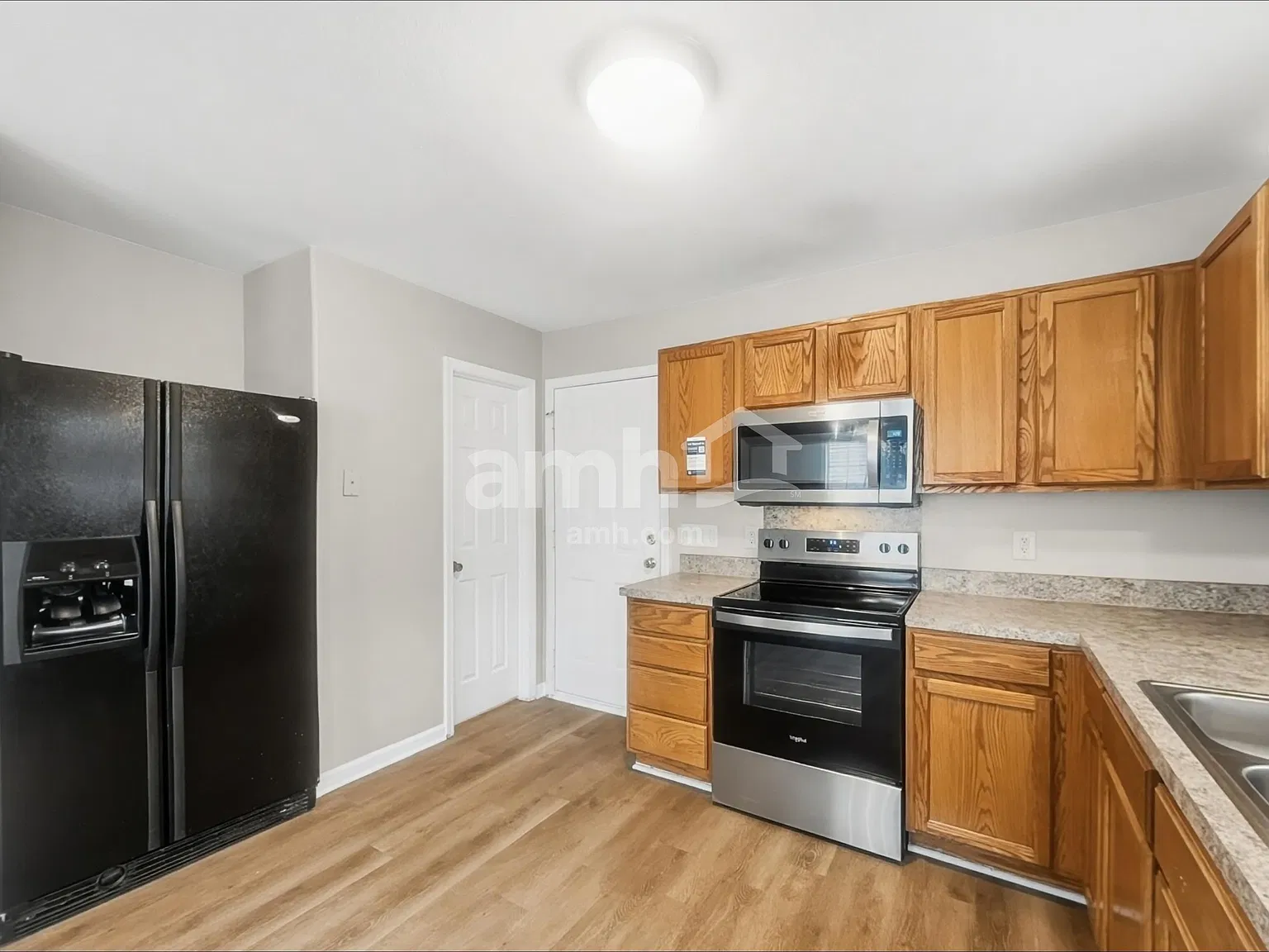 3 bed, 2.5 bath, 1568 sqft, $2,015 — Photo 3