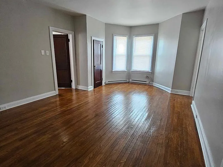 145 E North Ave — Photo 5