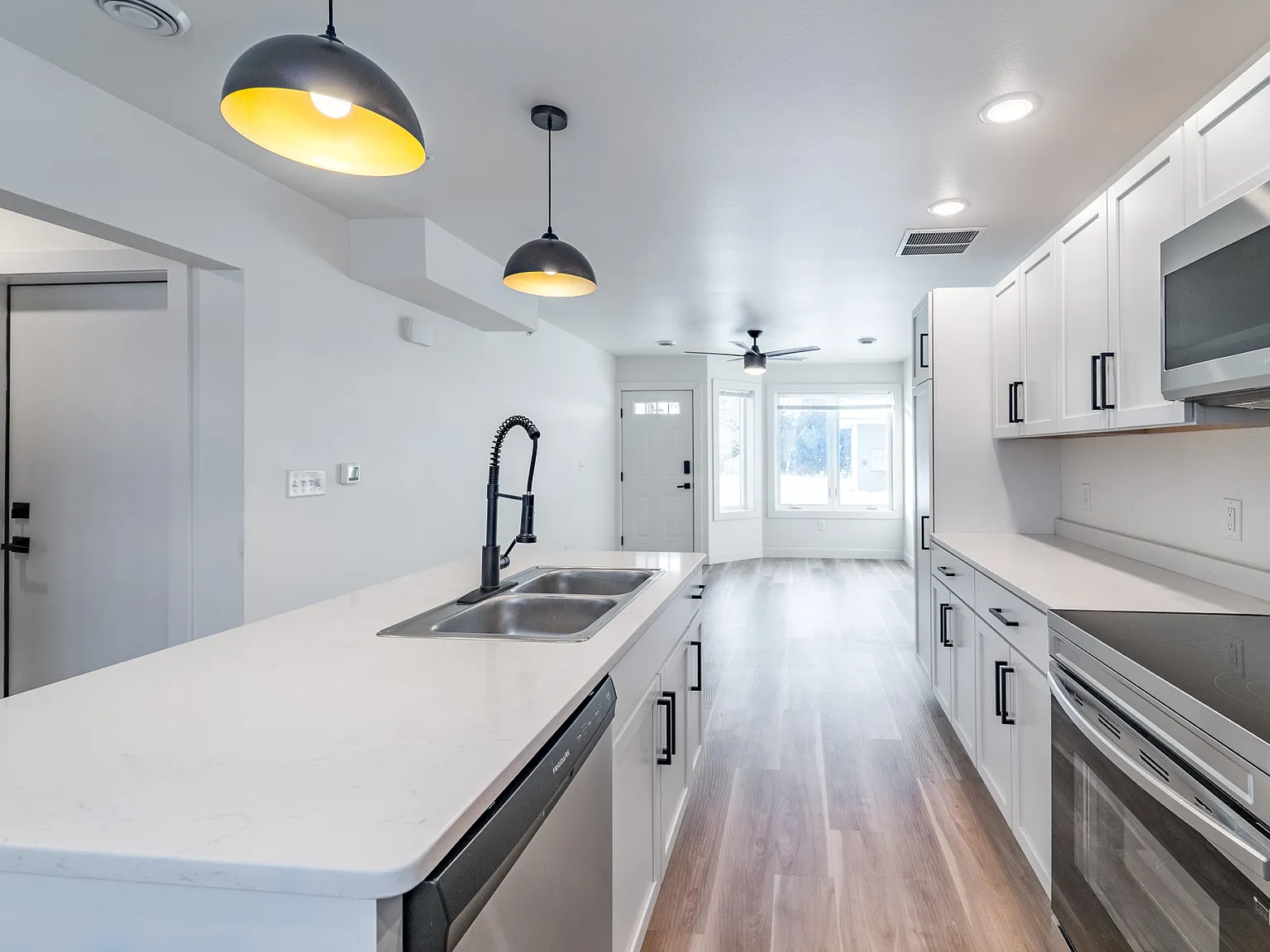 3 bed, $1,950 — Photo 3