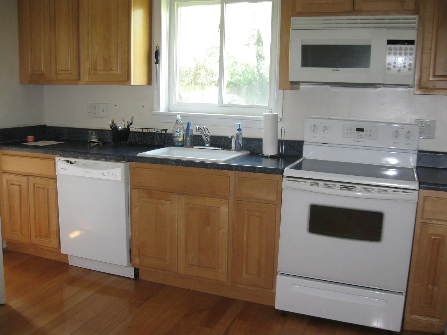 3405 Cutshaw Ave — Photo 2