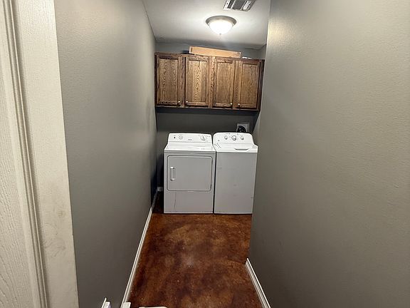 4th image of 8153 Laurel Rd