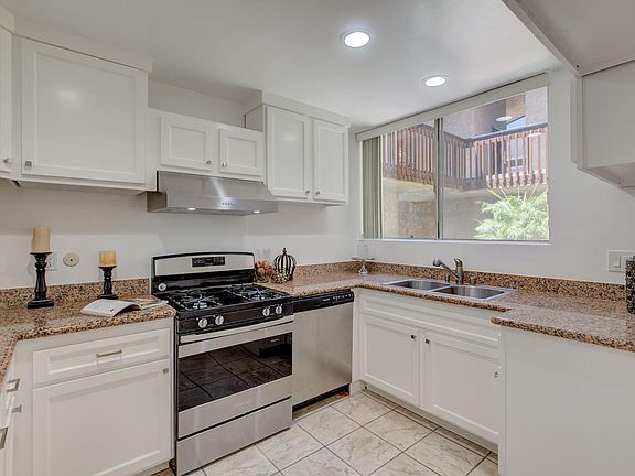 3rd image of 5901 Canterbury Dr Unit 12