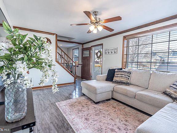 2nd image of 3502 Loganview Dr