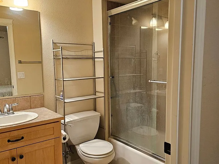 715 NE Oak St #B — Photo 24