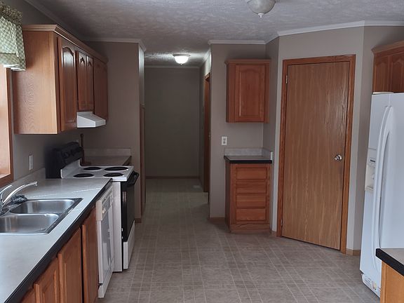 2nd image of 1001 N Van Buren St
