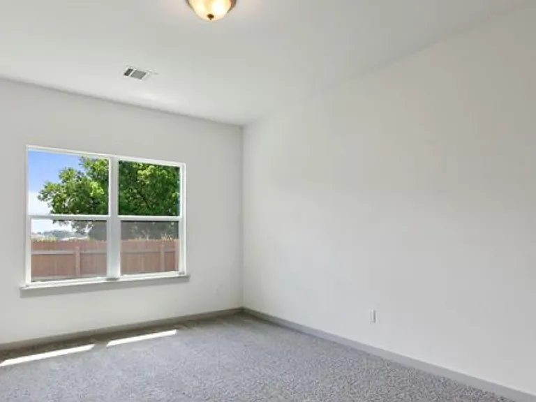 10912 Meris Ln — Photo 10