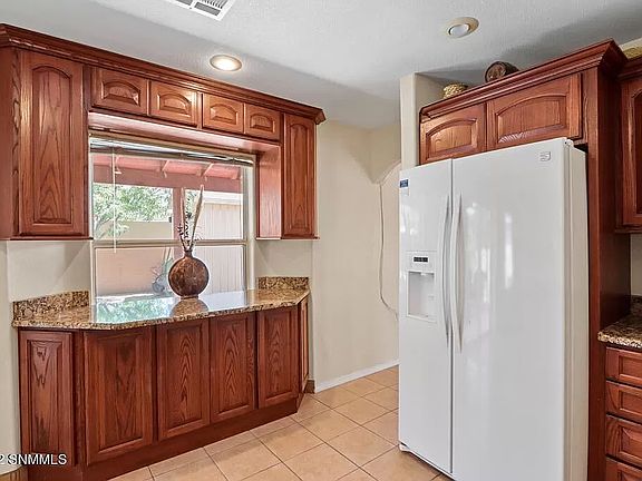 3rd image of 2951 Fountain Ave