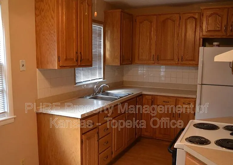 2004 SW Moundview Dr — Photo 4
