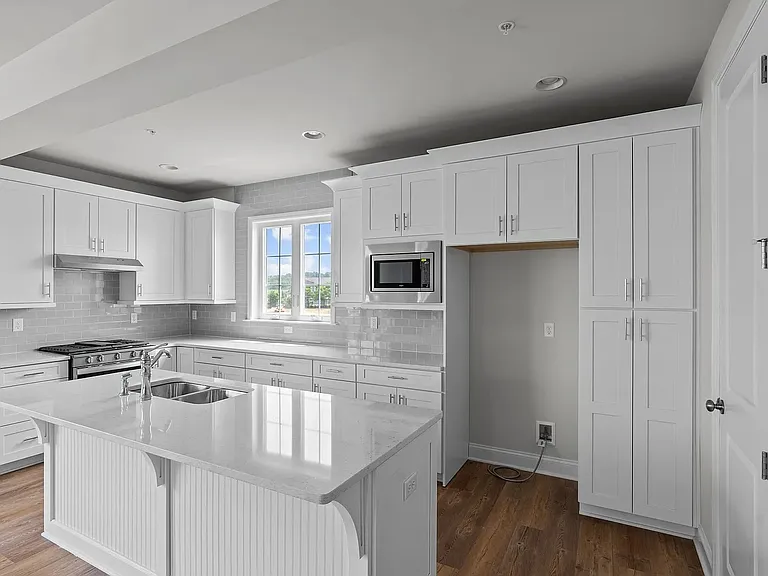 3088 Egreton Rd — Photo 2
