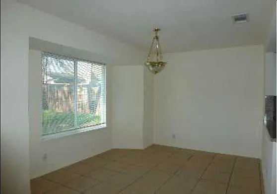 3 bed, 1270 sqft, $2,200 — Photo 4