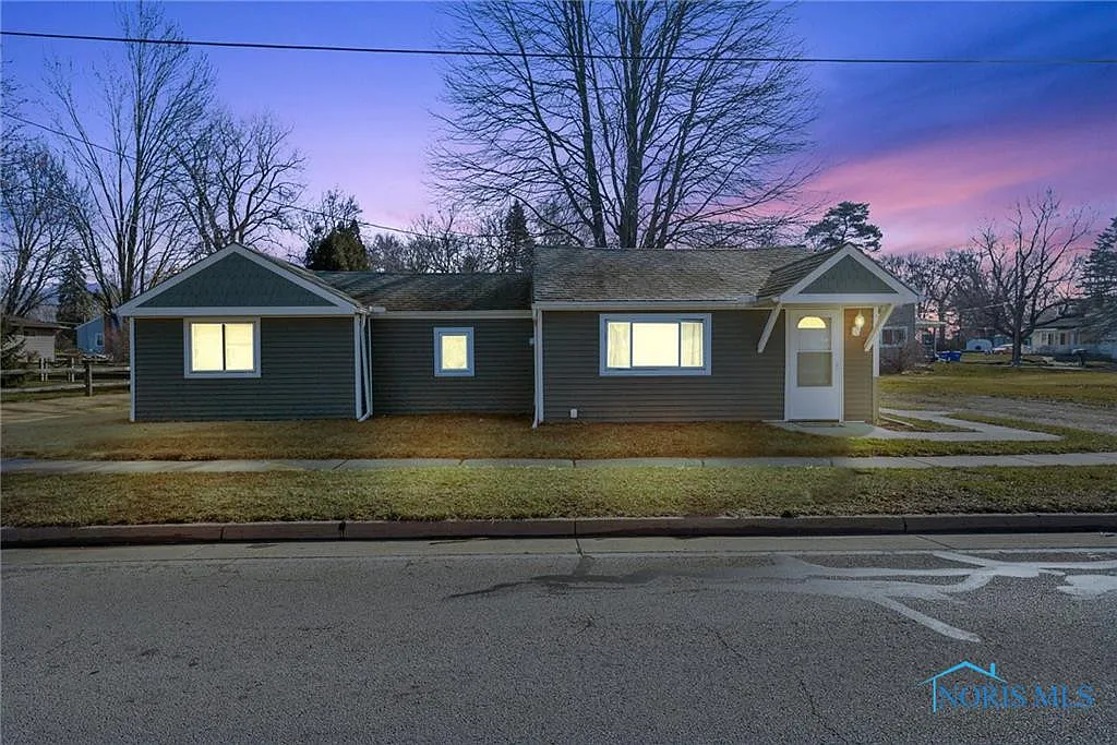 1041 Clark St photo 1