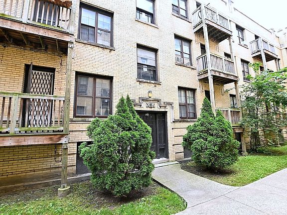 3rd image of 4230 S Michigan Ave APT 1E