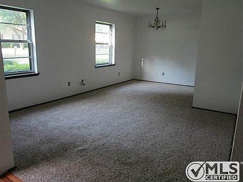 4th image of 924 Harvest Glen Dr