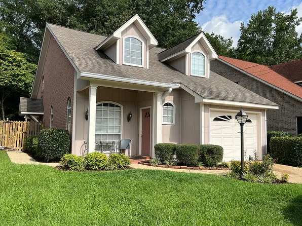 101 Honeysuckle Ln, Columbus, MS 39705