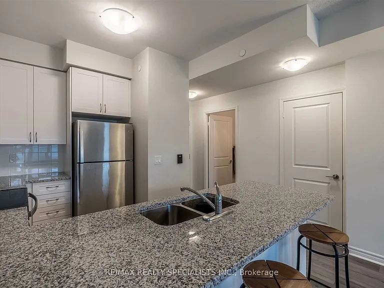 349 Rathburn Rd W #202 — Photo 4