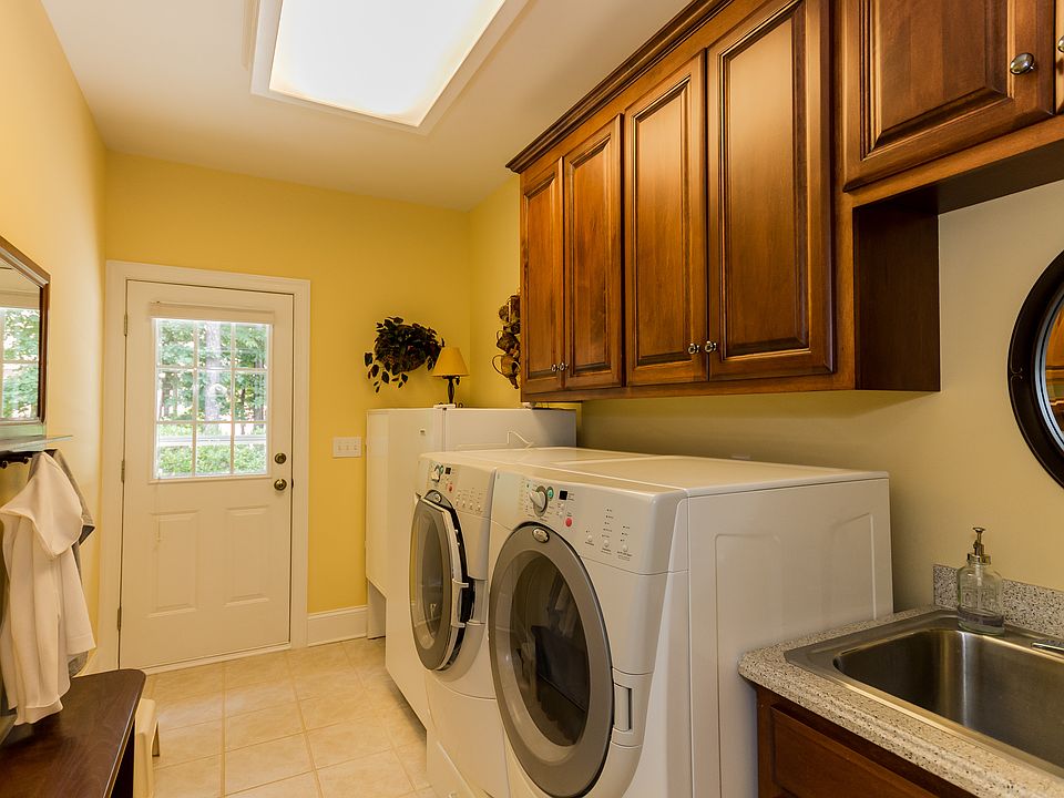 1st image of 120 Shavender Dr