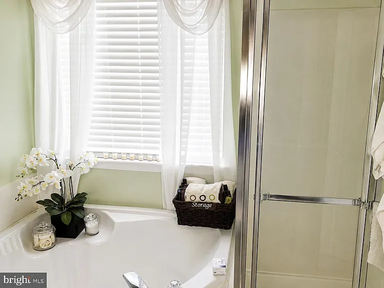 7506 Burdette Way — Photo 10