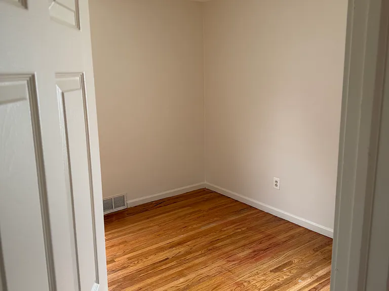 1019 N Martha St — Photo 6