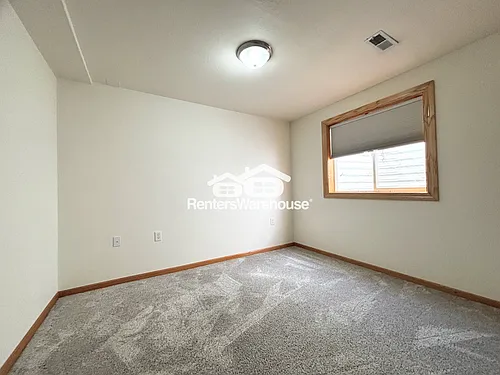330 NE Cardinal Ln Photo 1