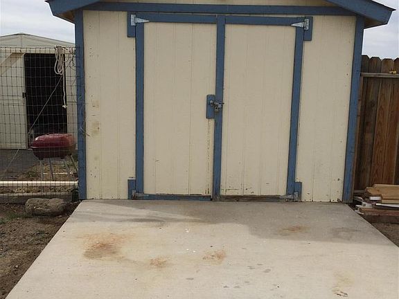 3rd image of 3180 E 2nd St