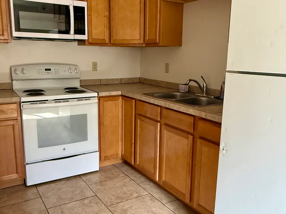 24 N Arizona St