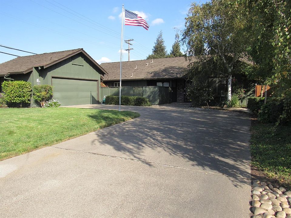 1st image of 300 Leland Ct