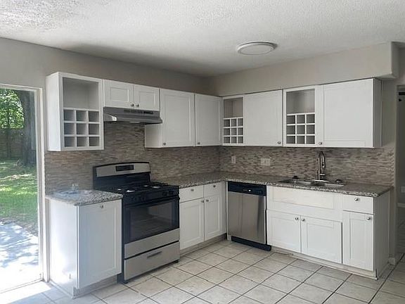 4th image of 18003 Rolling Creek Dr