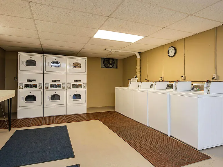 Grandin Village Apartments — Photo 9