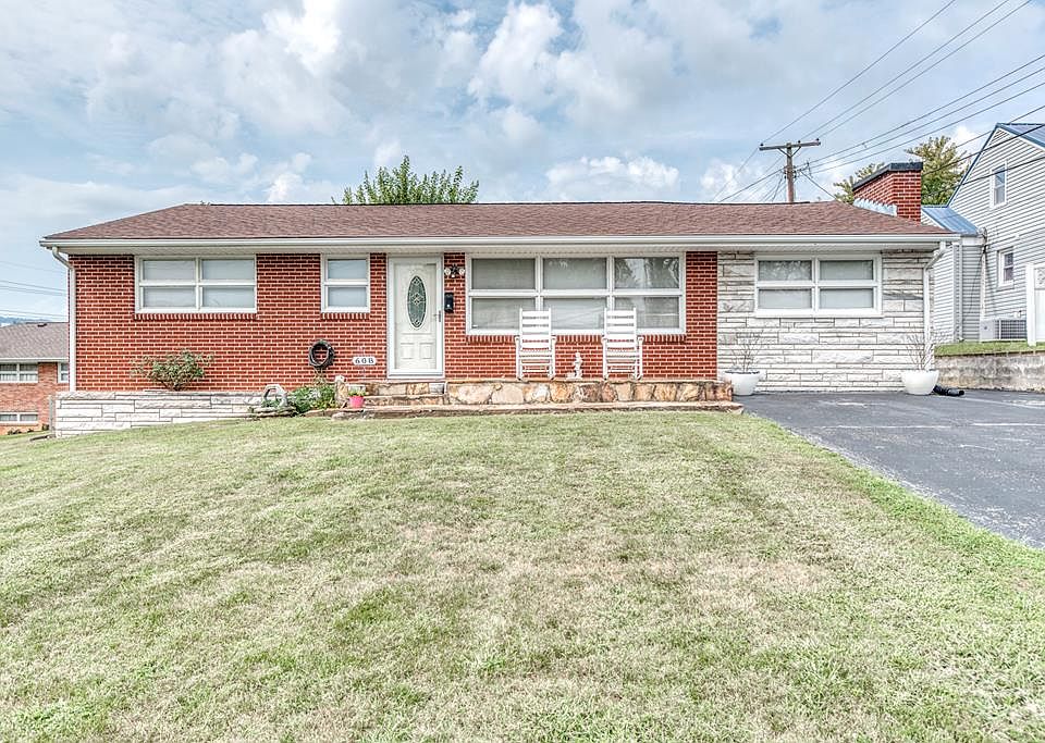 1st image of 608 Jackson Pl