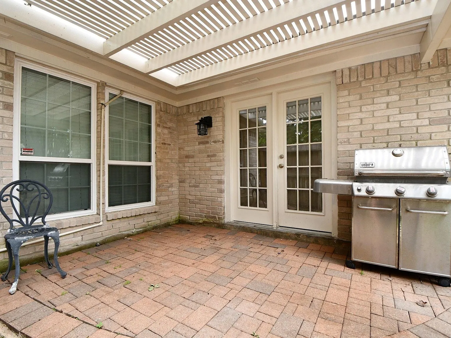 3 bed, 2.5 bath, 2264 sqft, $2,000 — Photo 2
