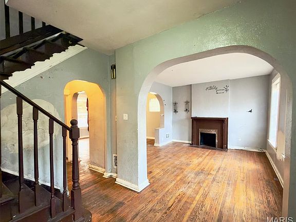 4th image of 3740 Meramec St