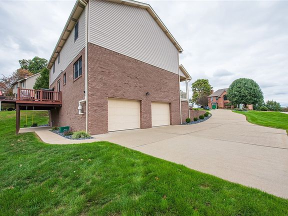 3rd image of 206 Crestwood Dr
