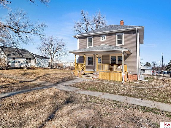 3rd image of 900 10th St
