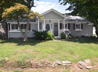 19 Lakeview Dr, Smithfield, RI 02828