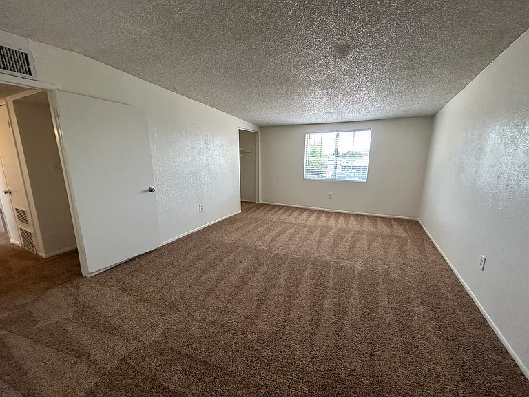6 bed, 3.0 bath, 2269 sqft, $2,495 — Photo 29