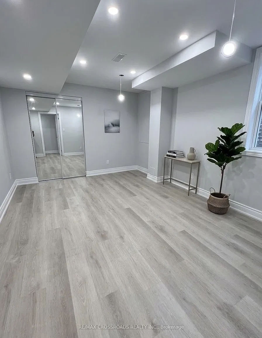 2 bed, $1,900 — Photo 2