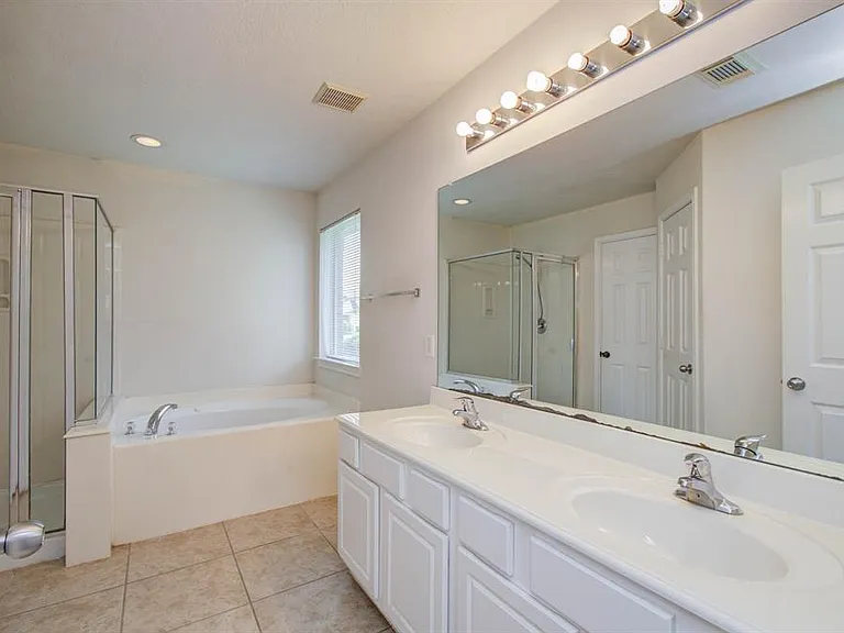 12026 Parkers Hideaway Dr — Photo 22