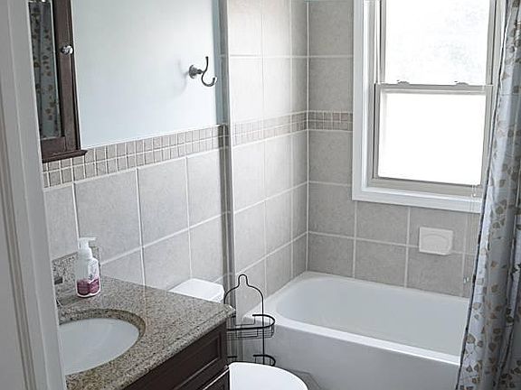 3rd image of 3212 Evaline Ave Unit 4