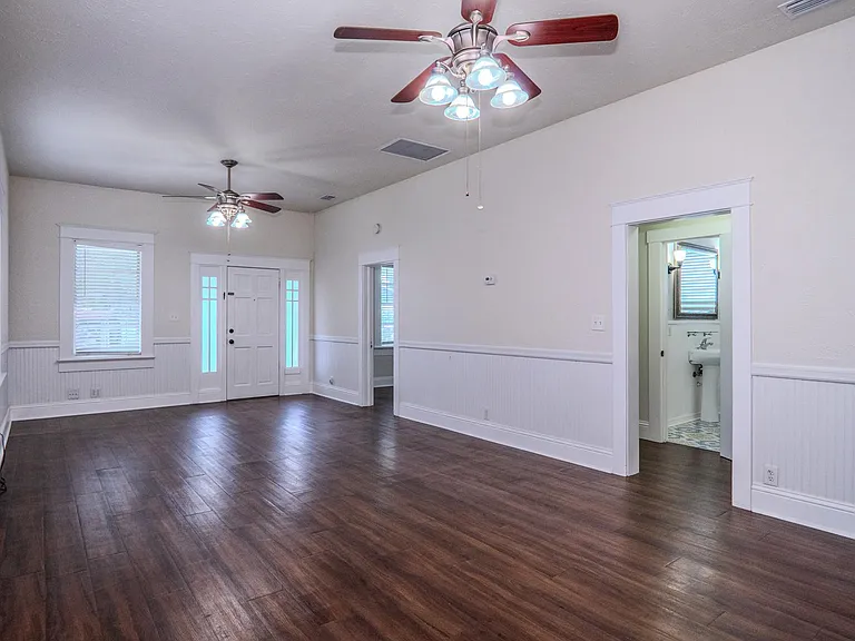 2413 Marconi St — Photo 5