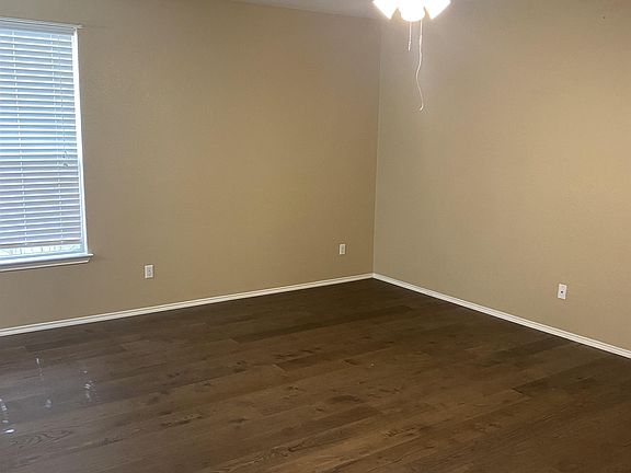 3rd image of 3216 Claymore St