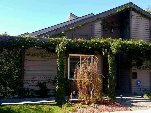 35 Oak Tree Ln, Irvine, CA 92612