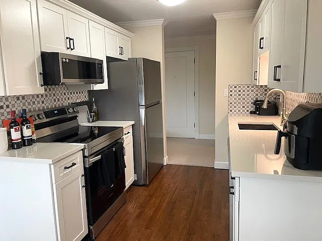 1 bed, 731 sqft, $2,350 — Photo 2