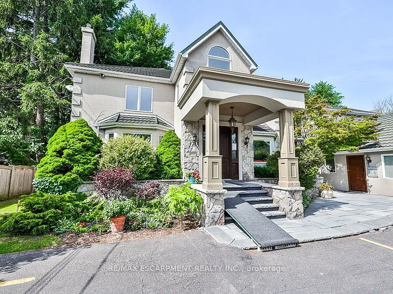 1430 Hurontario St #A — Photo 1